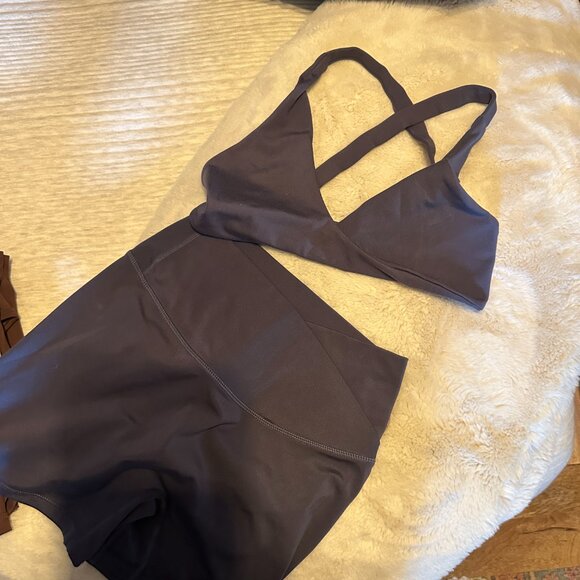 WORKOUT BUNDLE: CSB, STRUT THIS (REVOLVE), GYM SHARK (8 pieces total) - Picture 12 of 15